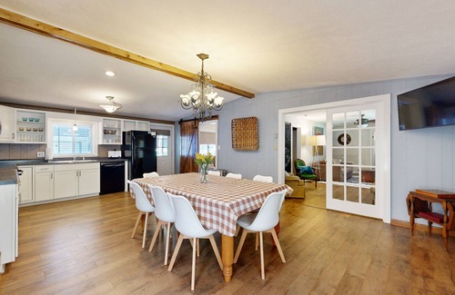 Bent Creek House | Renovated 2-story home and separate apartment near Asheville hiking and biking