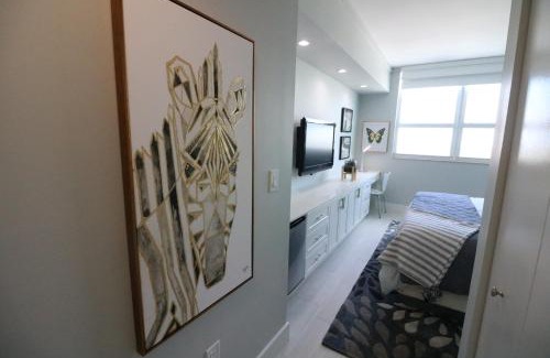 Coconut Grove Apartment | Renovated 21st Floor Private Unit located in Coconut Grove Hotel