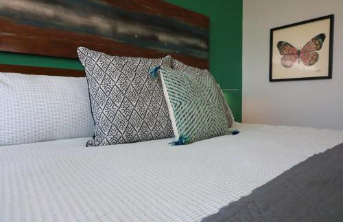 Coconut Grove Apartment | Renovated 21st Floor Private Unit located in Coconut Grove Hotel