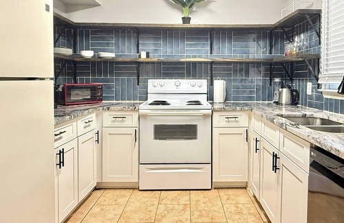 Norcross House | Renovated 2BR Townhouse in Norcross