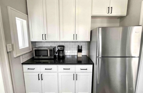 Weinland Park House | Renovated 3 BR- 3 K Beds- Walkable to Short North