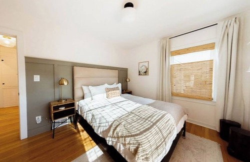 Genesee House | Renovated 3 BR Retreat with AC & 10 min to DT
