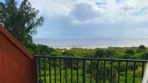 Sanibel House | Renovated 3-BR Villa with Rooftop Sundeck, Gulf Views and Private Beach