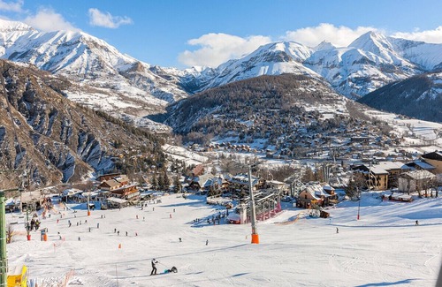 Allos Apartment | Renovated 35m2 studio with separate kitchen