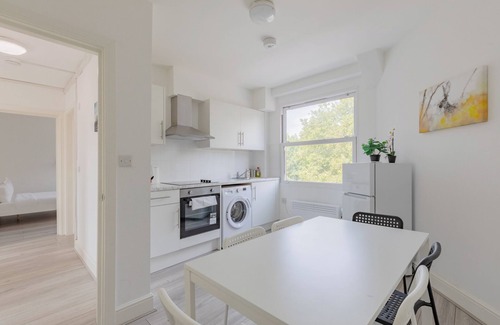 Wapping Apartment | Renovated 3BD Flat, 16 Minutes to Tower Bridge