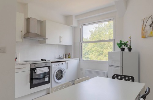 Wapping Apartment | Renovated 3BD Flat, 16 Minutes to Tower Bridge