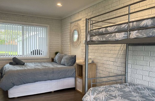 Greenwell Point House | Renovated 3BR home with large garden and superb water views