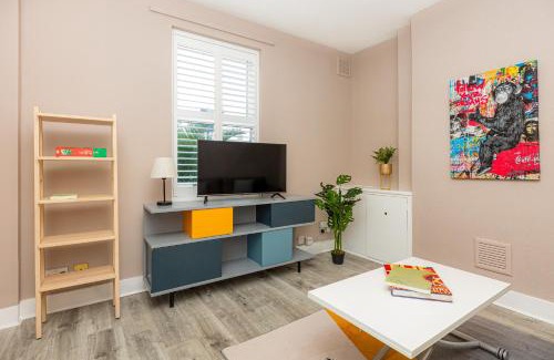 Stratford House | Renovated 3BR wgarden in Stratford, 1min to Train