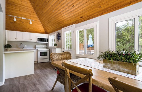 Sauble Beach Cottage | Renovated 4 Bedroom 2 minute walk to beach!