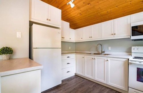 Sauble Beach Cottage | Renovated 4 Bedroom 2 minute walk to beach!