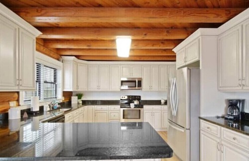 Prosperity Church Road House | Renovated 5BR/3BA Cabin w/Rec Roomnn