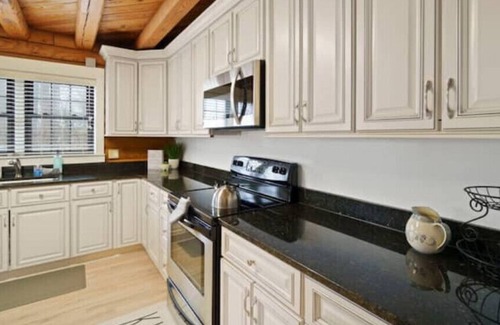 Prosperity Church Road House | Renovated 5BR/3BA Cabin w/Rec Roomnn