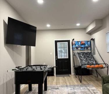 Lake Harmony Estates House | Renovated 6 bed Hot Tub Sauna Firepit & Beach