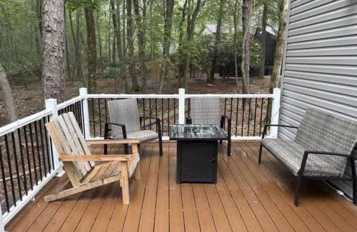 Lake Harmony Estates House | Renovated 6 bed Hot Tub Sauna Firepit & Beach