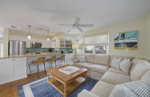 Seaside Cottage | Renovated, 6 Houses to Beach & 1 Block to Town in Seaside + 2 Adult Bikes!