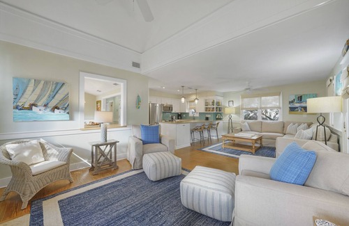 Seaside Cottage | Renovated, 6 Houses to Beach & 1 Block to Town in Seaside + 2 Adult Bikes!