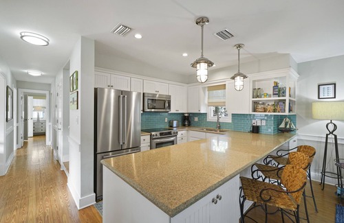 Seaside Cottage | Renovated, 6 Houses to Beach & 1 Block to Town in Seaside + 2 Adult Bikes!