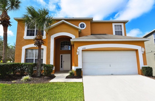 West Kissimmee House | Renovated 7 Bedroom, 4.5 Bath Luxury Vacation Home Pool Heat Included