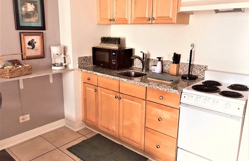 McCully - Moiliili Hotel | Renovated adjoining studio rooms for up to six guests in Waikiki