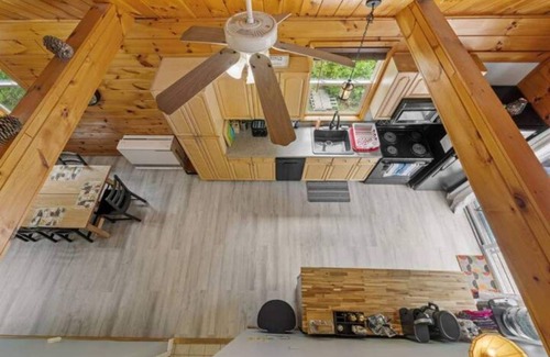 Alexandria House | Renovated Alexandria NH jacuzzi house~firepit! gameroom! dog friendly! fenced