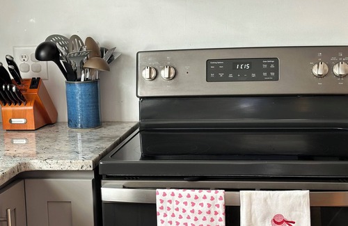 Bakersville Other | Renovated and updated farmhouse with large outdoor deck!