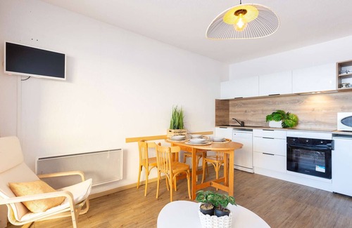 Espiaube Apartment | Renovated Apartment for 5, Close to Slopes and Ski School, Stunning Mountain Views