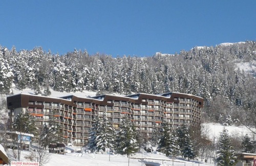 Villard-de-Lans Apartment | Renovated apartment with south-facing balcony, near shops and free parking