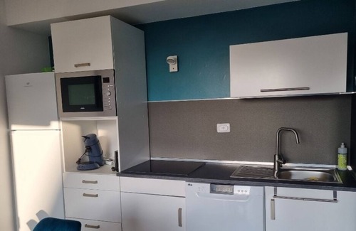 Sainte-Cecile-Plage Apartment | Renovated apartment at the foot of the shops and the beach