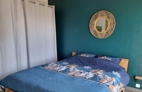 Sainte-Cecile-Plage Apartment | Renovated apartment at the foot of the shops and the beach