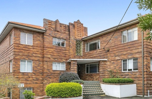 Mosman Apartment | Renovated Apartment Five Minutes to Ferry
