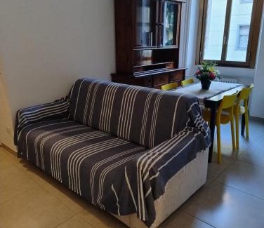 Zona Zara Apartment | Renovated apartment near metro and station - BnB Laurana