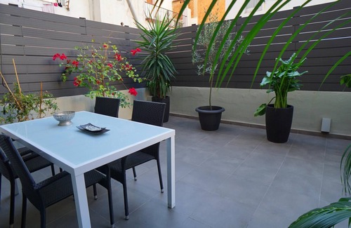 el Camp d'en Grassot i Gracia Nova Apartment | Renovated apartment with beautiful terrace