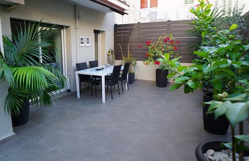 el Camp d'en Grassot i Gracia Nova Apartment | Renovated apartment with beautiful terrace