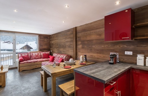 Courchevel Apartment | Renovated Apt Near Slopes with Mountain Views, Balcon, Parking & Sleeps 6