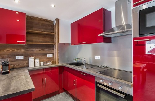 Courchevel Apartment | Renovated Apt Near Slopes with Mountain Views, Balcon, Parking & Sleeps 6