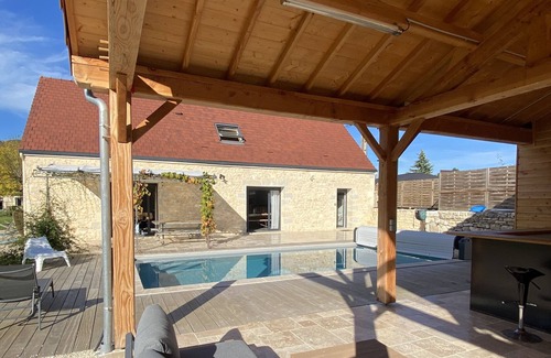 Saint Sozy House | Renovated barn with heated swimming pool and rock view