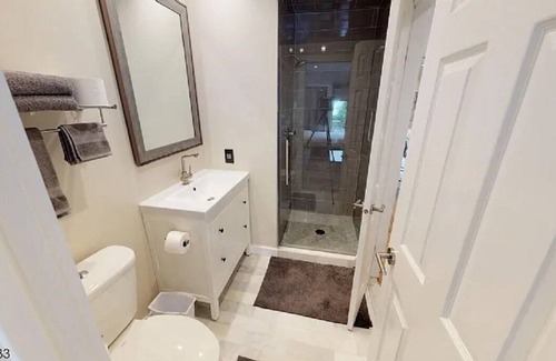 Vauxhall Condo | Renovated, bright and sunny 2 Bedroom / 2 Bathroom w/ seperate Den/ office space