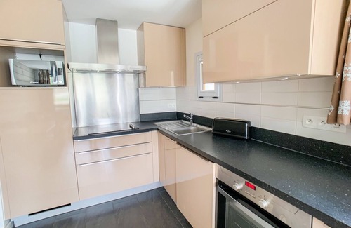 Le Lavachet Apartment | Renovated & Bright Apartment · Near Slopes · Sleeps 9 · Balcony · 2 Baths