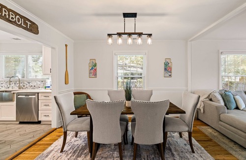 Thunderbolt House | Renovated Bungalow Steps to Wilmington River w/Large Yard By Lucky Savannah