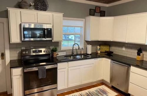 Mooresville House | Renovated Bungalow in Downtown Mooresville, NC