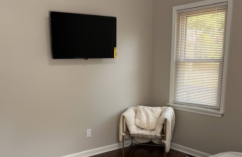 Raleigh House | Renovated central located 5 bedroom home! Great for family,friends and teammates