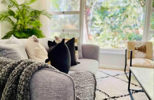Roseville House | Renovated charming & cozy house (Walk to Station)