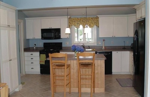 Buzzards Bay Cottage | Renovated Charming Onset Summer Cottage.