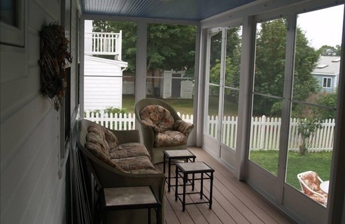 Buzzards Bay Cottage | Renovated Charming Onset Summer Cottage.