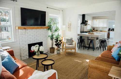 Bradenton House | Renovated Chic Home Near Beaches, Img & Downtown