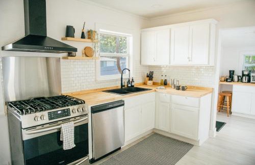 Bradenton House | Renovated Chic Home Near Beaches, Img & Downtown