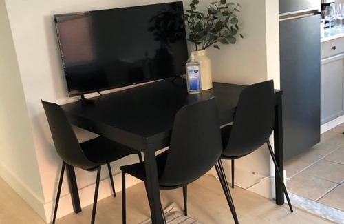 Ballston Condo | Renovated, clean, modern - 3 king beds (Unit 2)