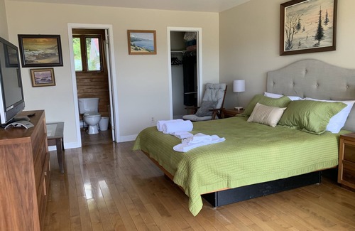 Baie-St-Paul Cottage | Renovated cottage: stunning views, pool, hot tub