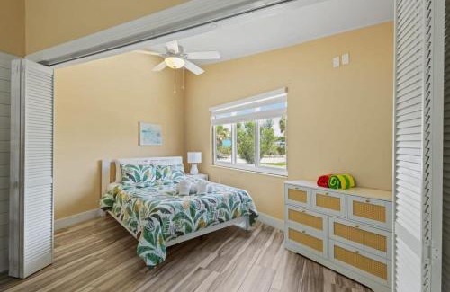 Sanibel House | Renovated Cottage at the Historic Palms Inn of Sanibel- Includes Pool and Bikes