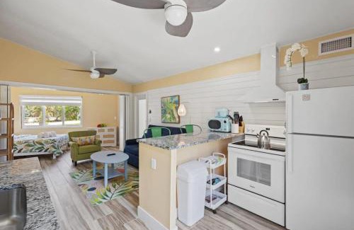 Sanibel House | Renovated Cottage at the Historic Palms Inn of Sanibel- Includes Pool and Bikes